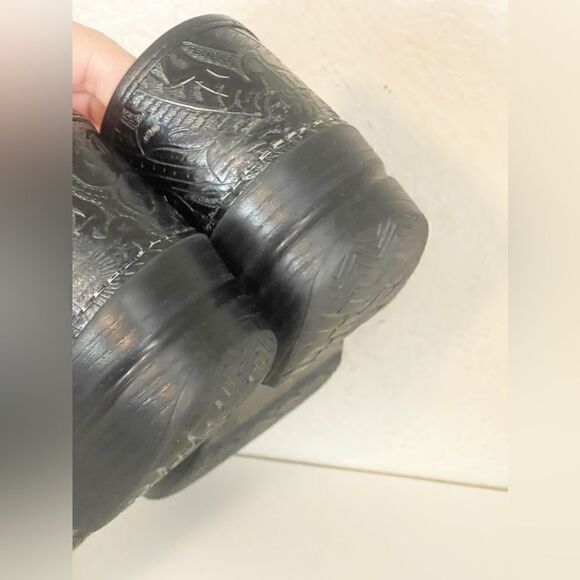 Dansko Professional Black Tooled leather clogs Size 39. or 8.5-9 - Picture 6 of 9